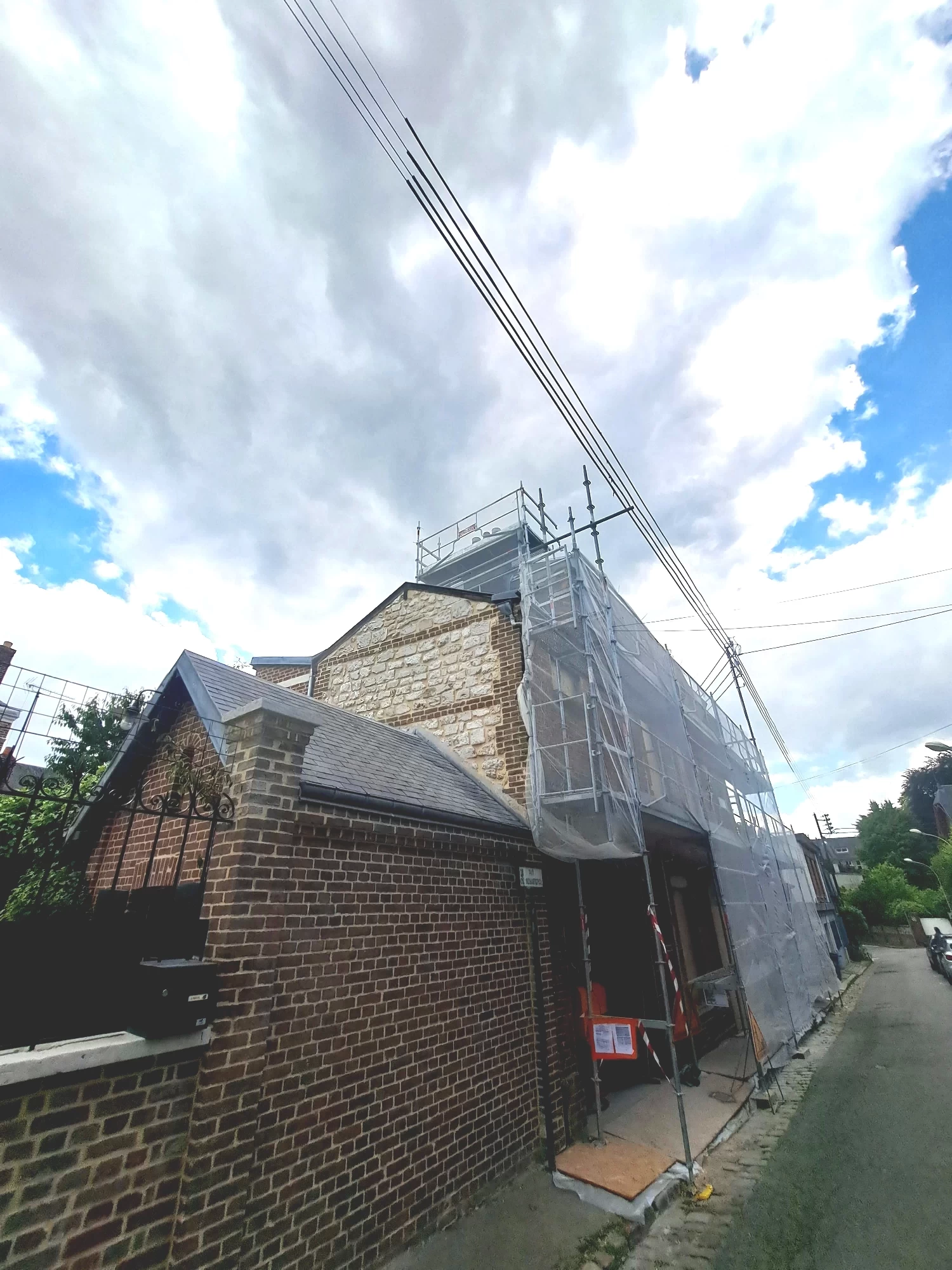 ROUEN-RUE-SEBASTAUPOL-NETTOYAGE-FACADE-CHANTIER-EN-ROTATION